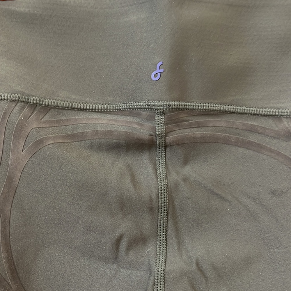 Gray High-Waisted Performance Leggings - Picture 5 of 7